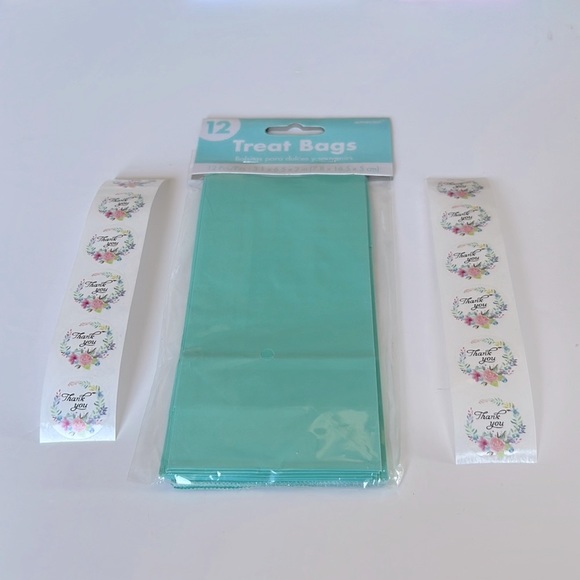 🆕 NEW 24 pcs Treat Bags Paper Bags, 12 sacs à surprise with Stickers - Picture 2 of 10